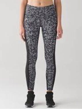 Lululemon Deep Breath Tight Iced Wave White Black Gorpcore Athleisure Size 4